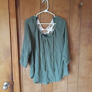 Signature Studio Green Lace Back 3/4 Sleeve Pullover Top Women’s Size L